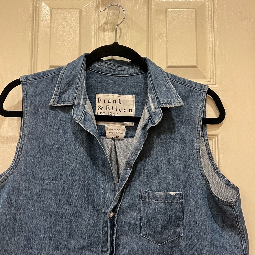 NWOT Frank and Eileen Frank & Eileen Fiona Sleeveless Shirt Stonewash Indigo - Picture 4 of 9